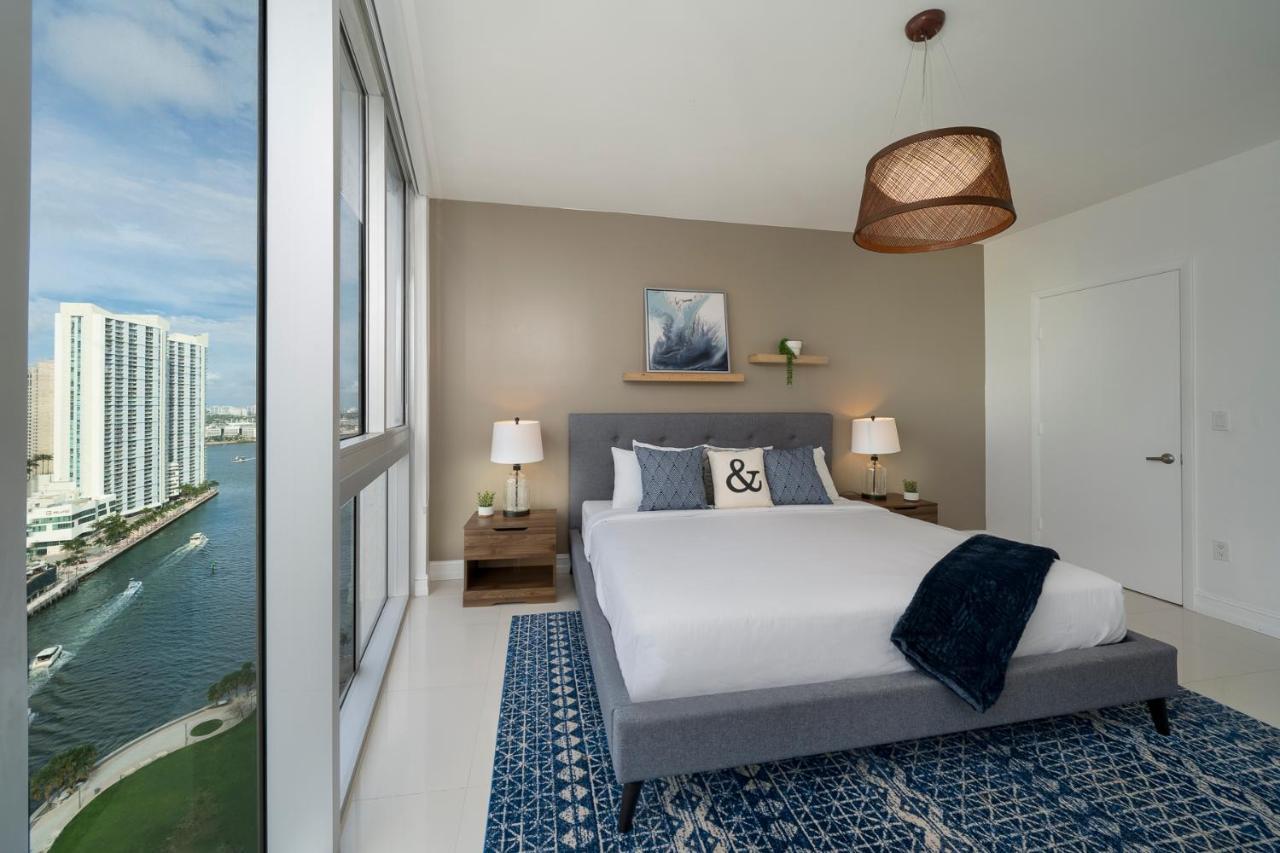 Presidential Suite with River & City View