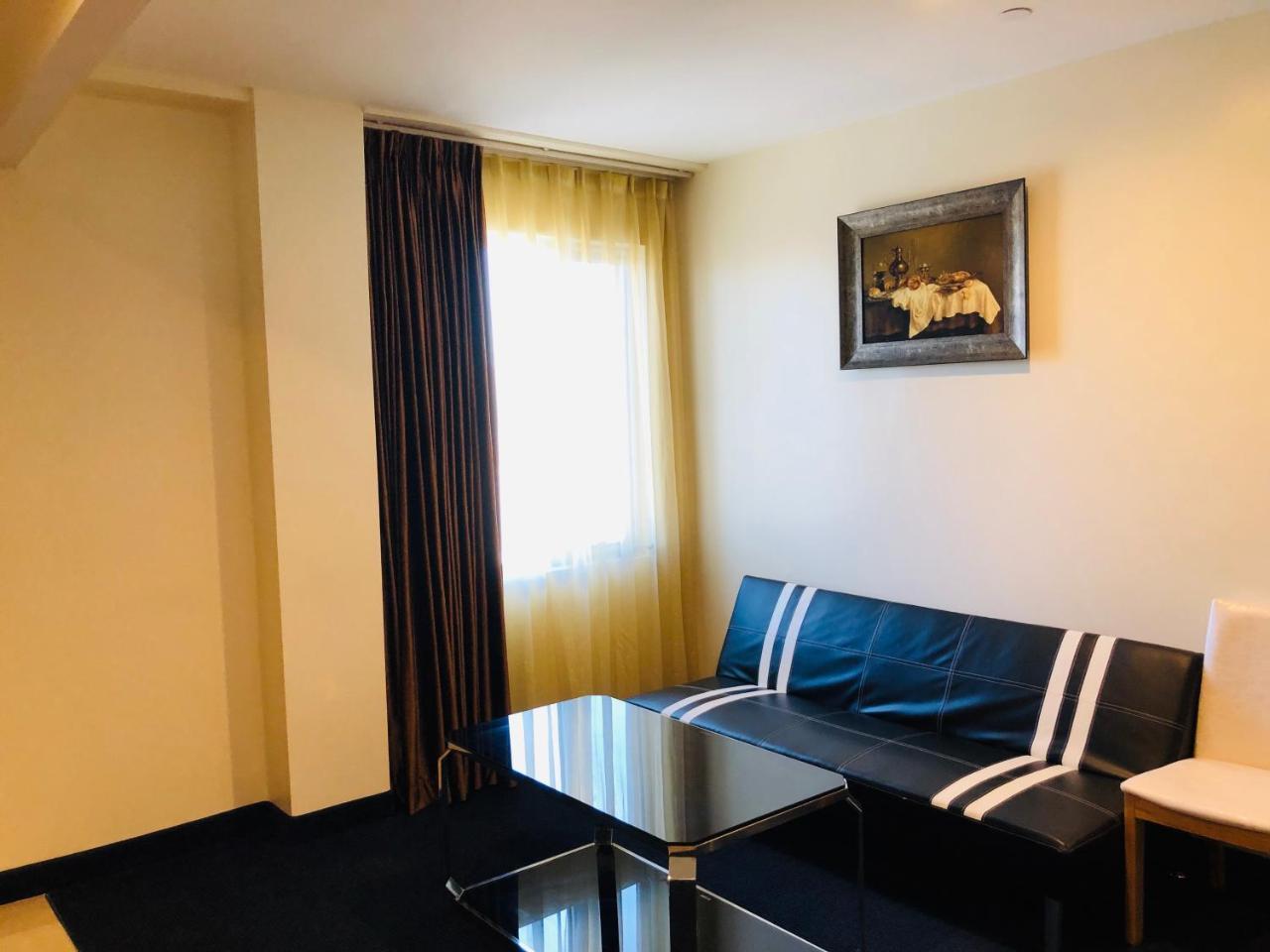 Deluxe Queen Suite,738137380:JPEG