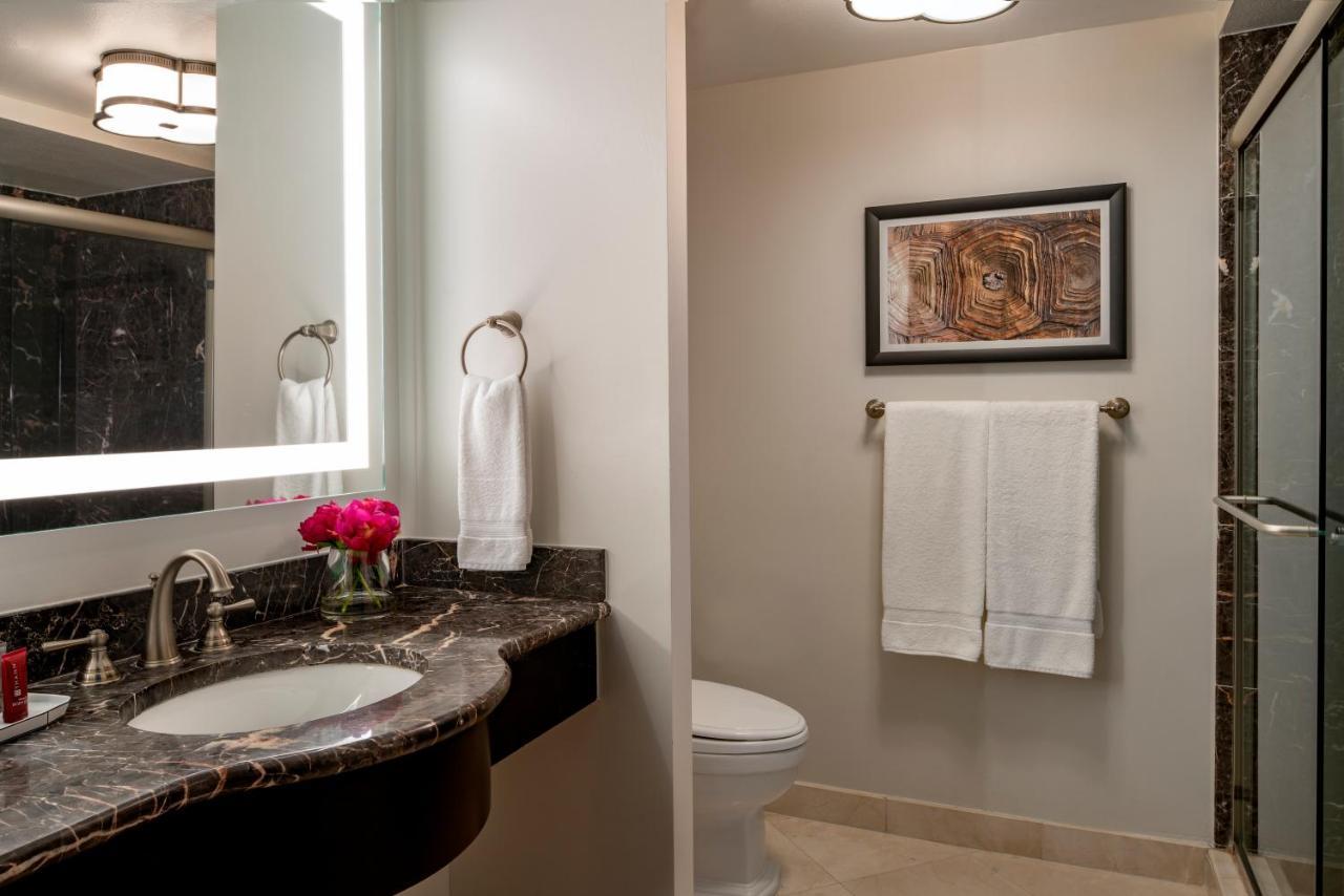 Guest room, 2 Queen, Partial ocean view, Balcony