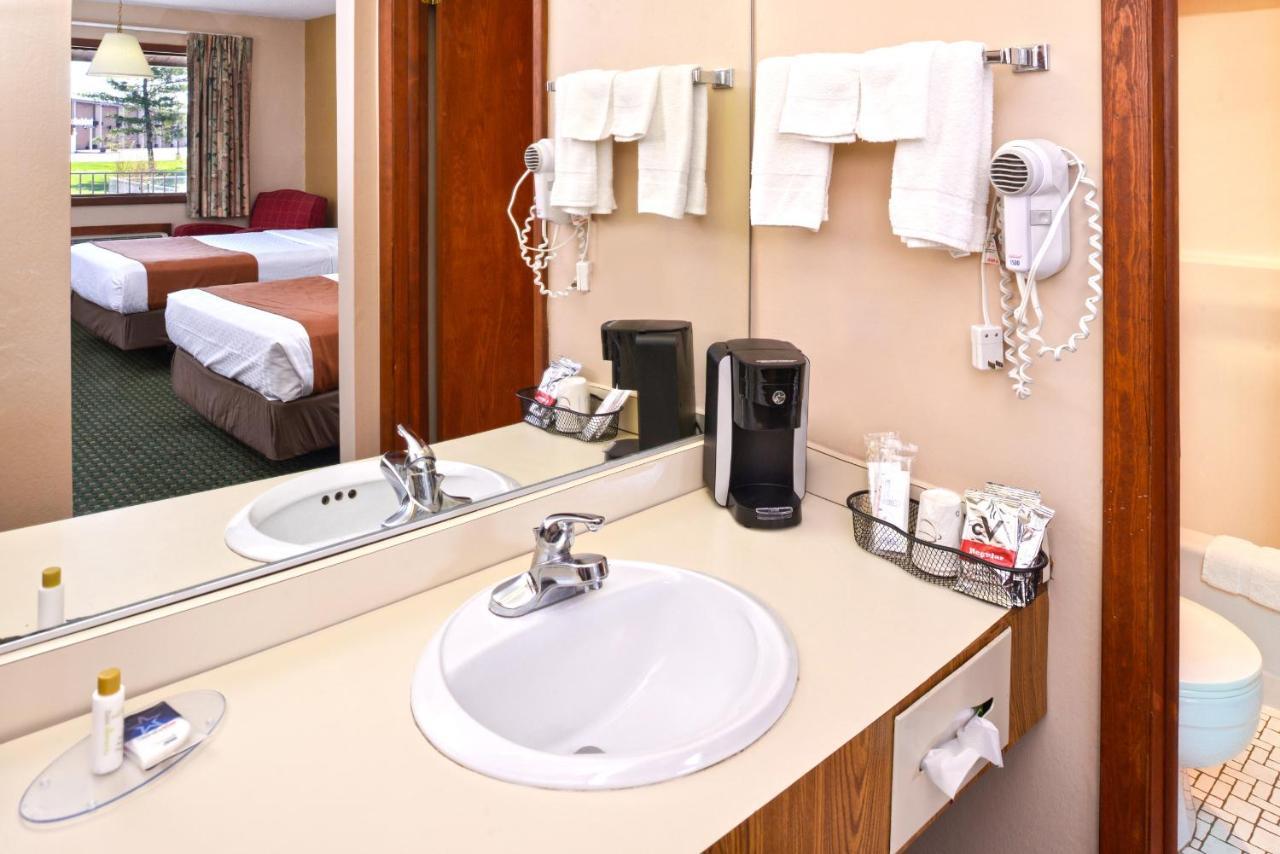 Double Room with Two Double Beds - Smoking