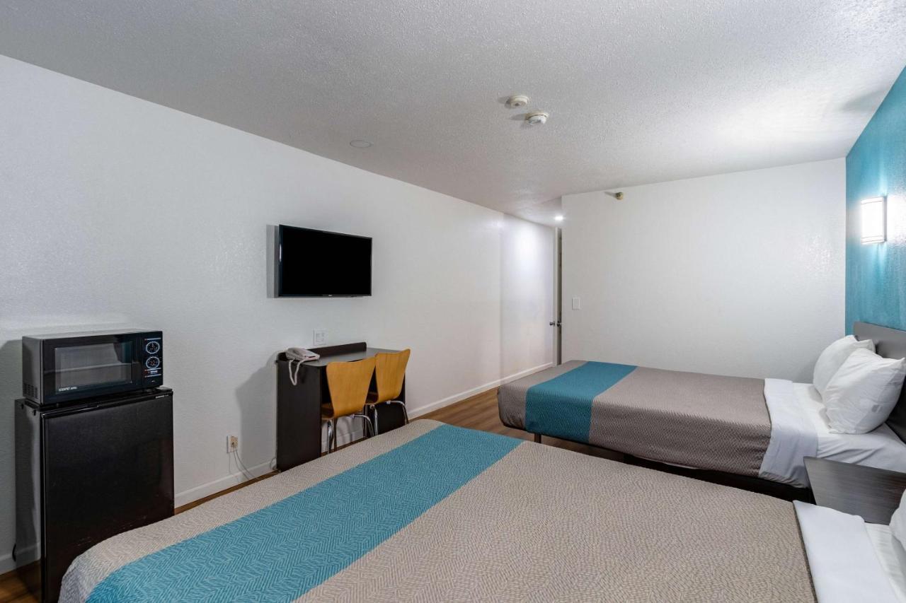 Queen Room with Two Queen Beds - Disability Access - Non-Smoking