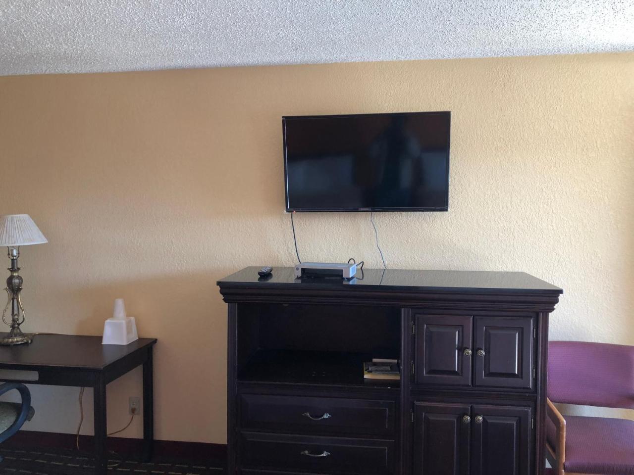 Standard King Room - Non-Smoking