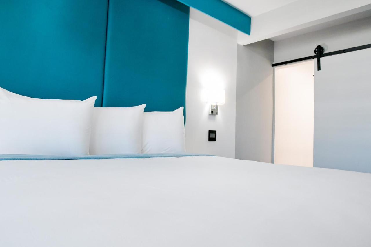 Deluxe King Suite
