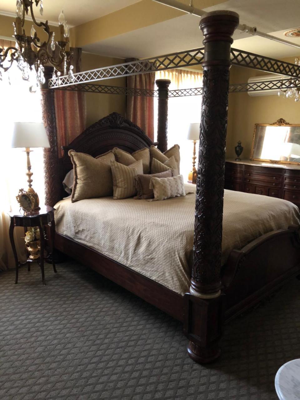 Deluxe King Suite