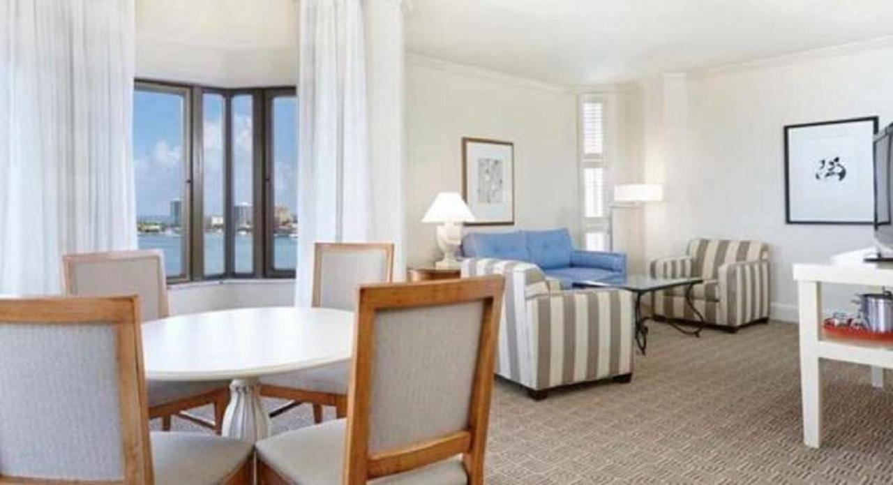 Suite Junior Doble con vistas al agua y sofá cama