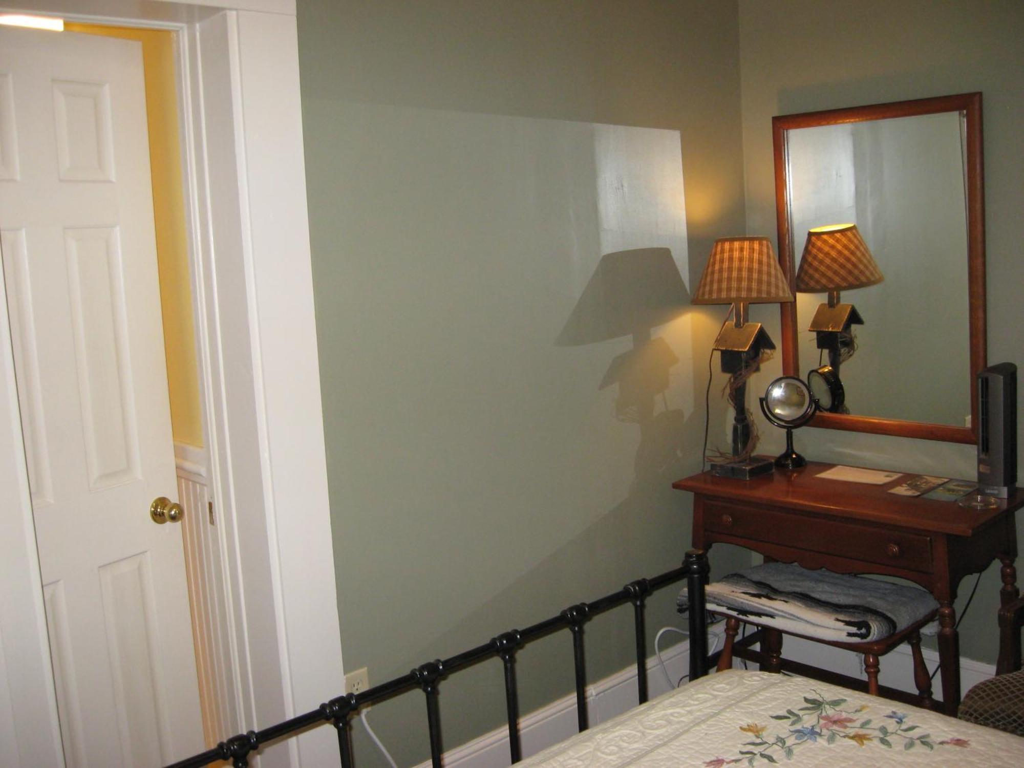 Queen Room Private Bathroom Bath Tub Shower,697637085:JPEG