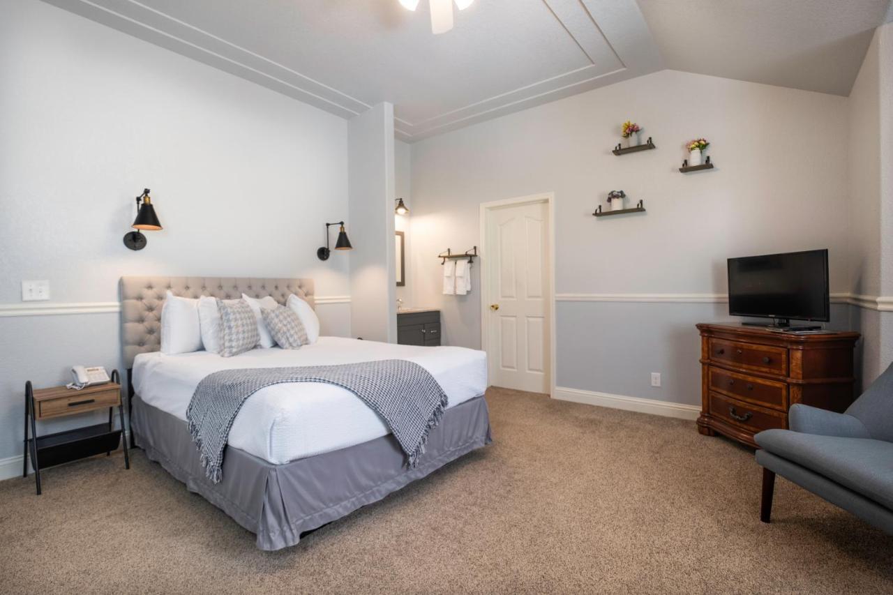 Queen Room Deluxe