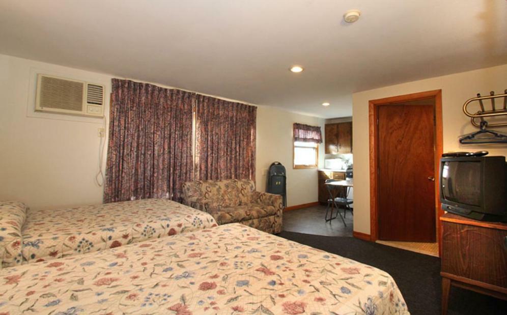 Deluxe Queen Room