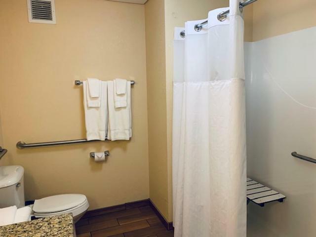 King Room with Mobility/Hearing Impaired Access - Non-Smoking