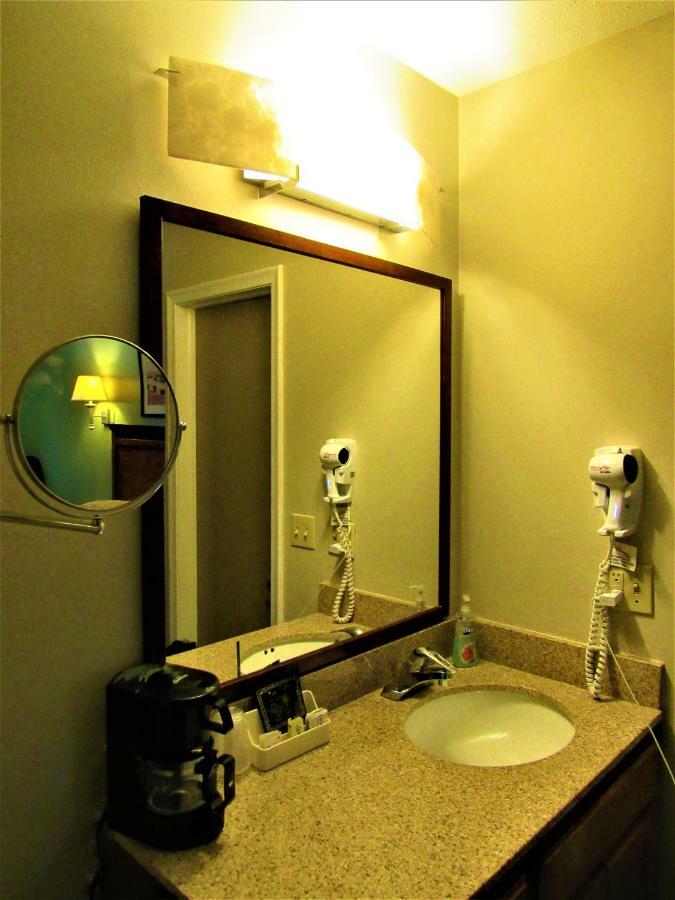 Deluxe Double Room (2 Adults + 1 Child)