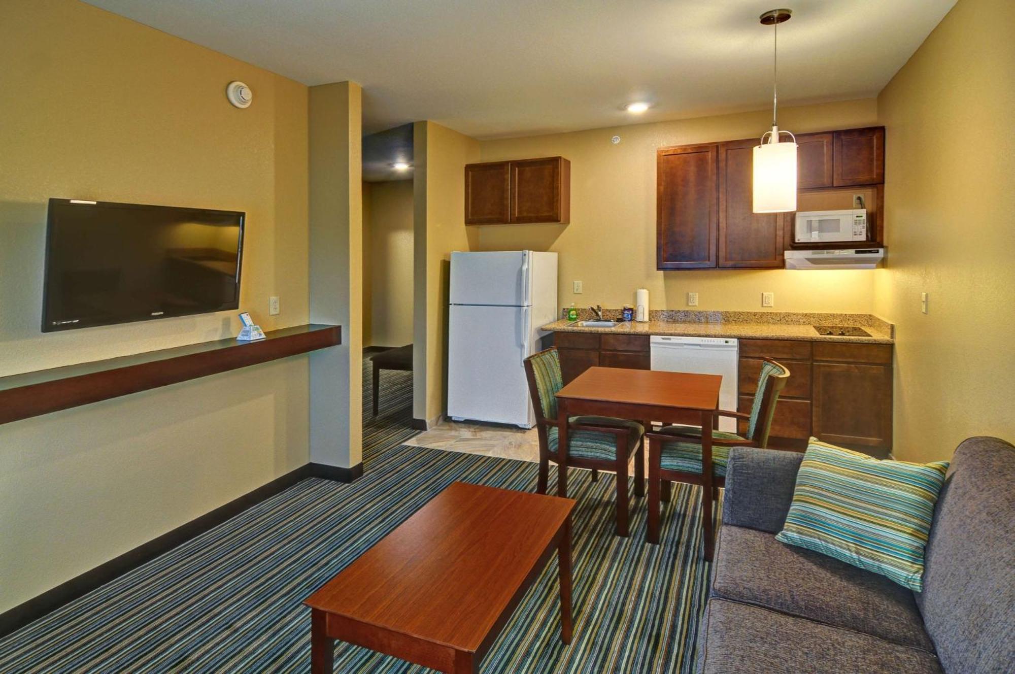 Queen Suite with Two Queen Beds