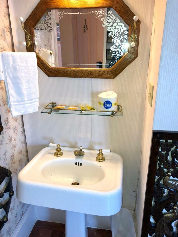 Queen Room with Spa Bath