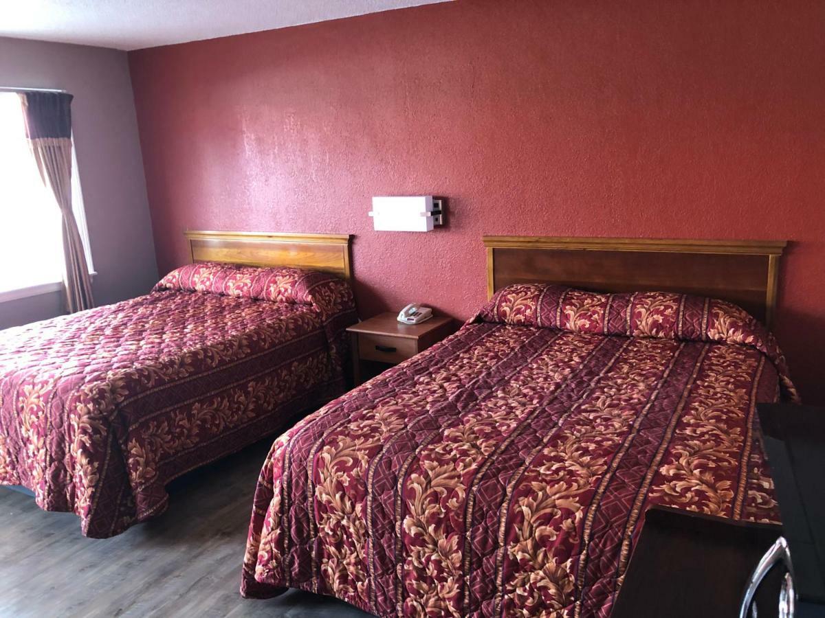 Queen Room with Two Queen Beds - Smoking