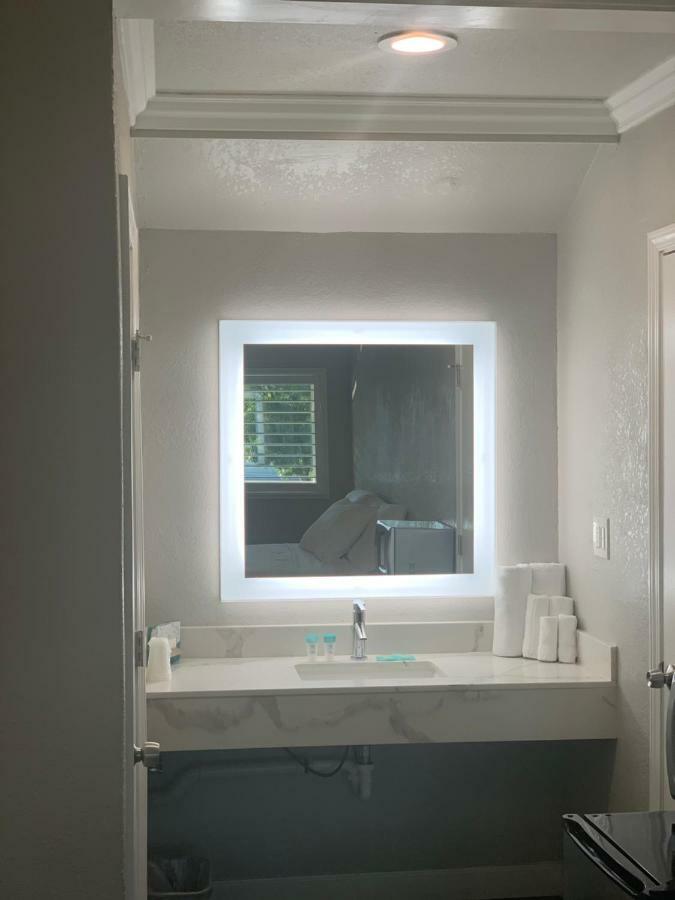 Queen Room,885718960:JPEG