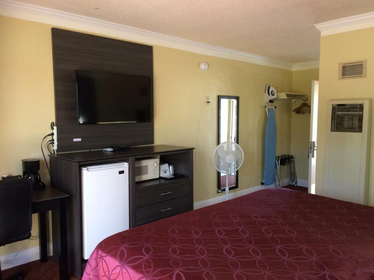 1 King Bed Non-Smoking (NO A/C)