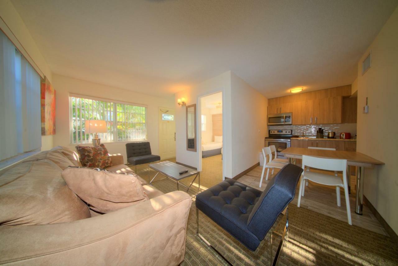 Two-Bedroom Apartment,893453647:JPEG