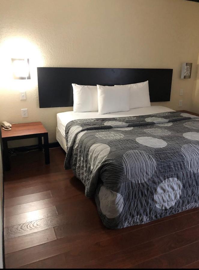 Deluxe King Suite,53869453:JPEG