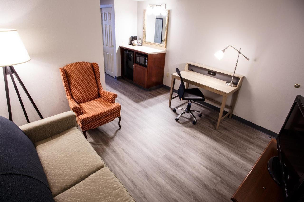 One-Bedroom King Suite Non-Smoking