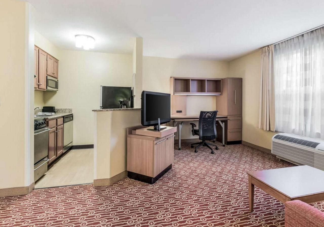 Queen Suite - Accessible/Non-Smoking