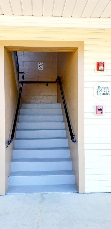 Double Queen Pet Friendly - Upper Level (with Steps)