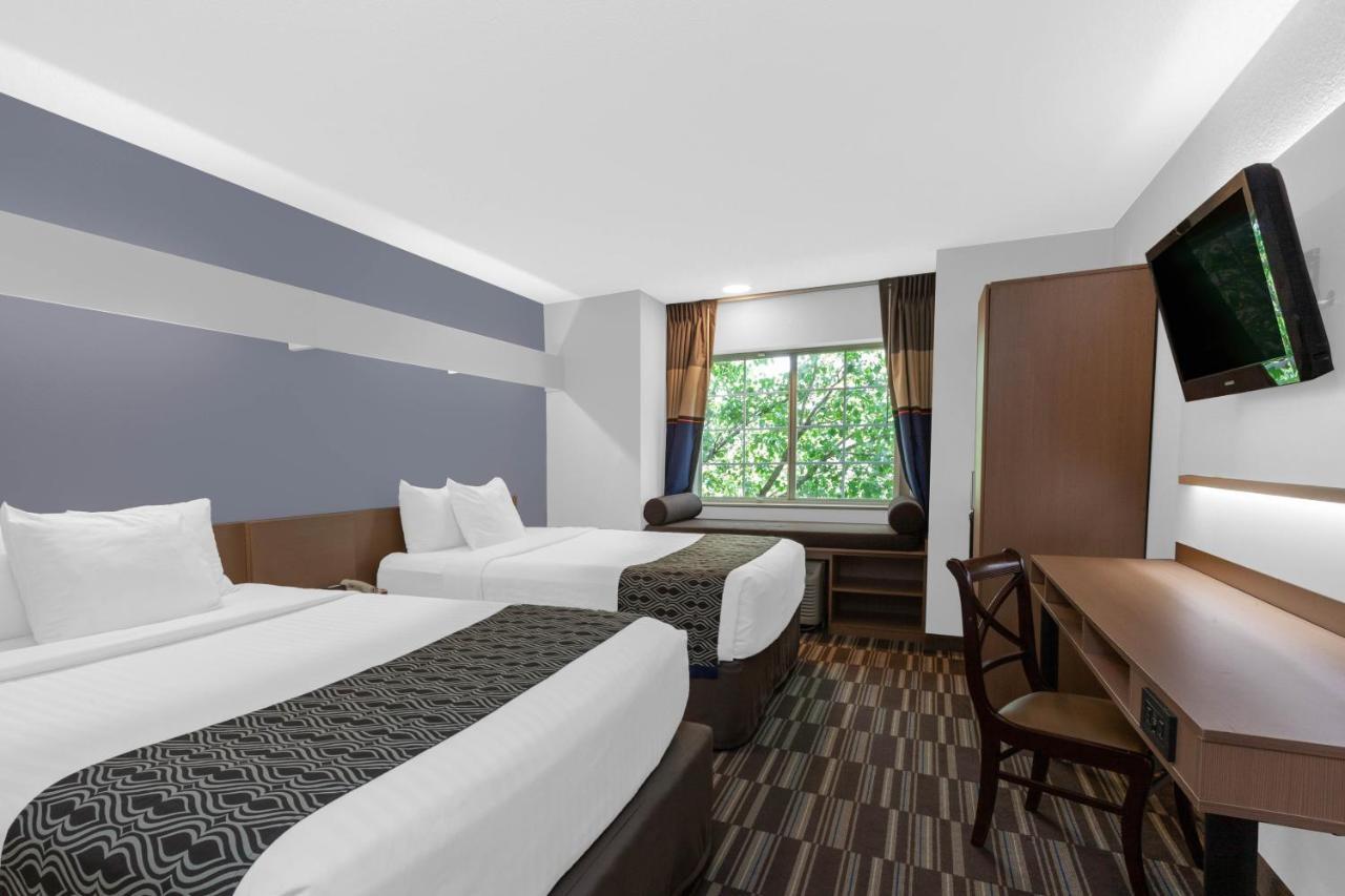 Queen Room Two Queen Beds Non-Smoking