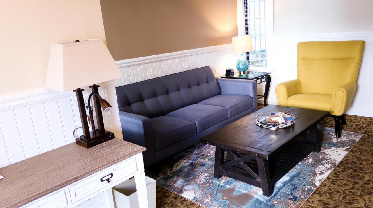 Two-Bedroom Suite,1533453841:JPEG
