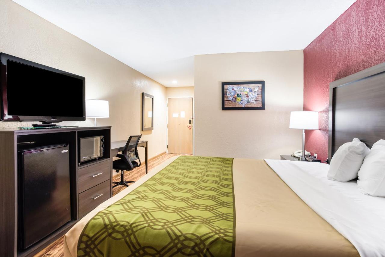 King Room Tub Mobility Accessible or Non Smoking
