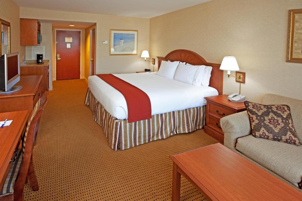 King Room with Sofa Bed