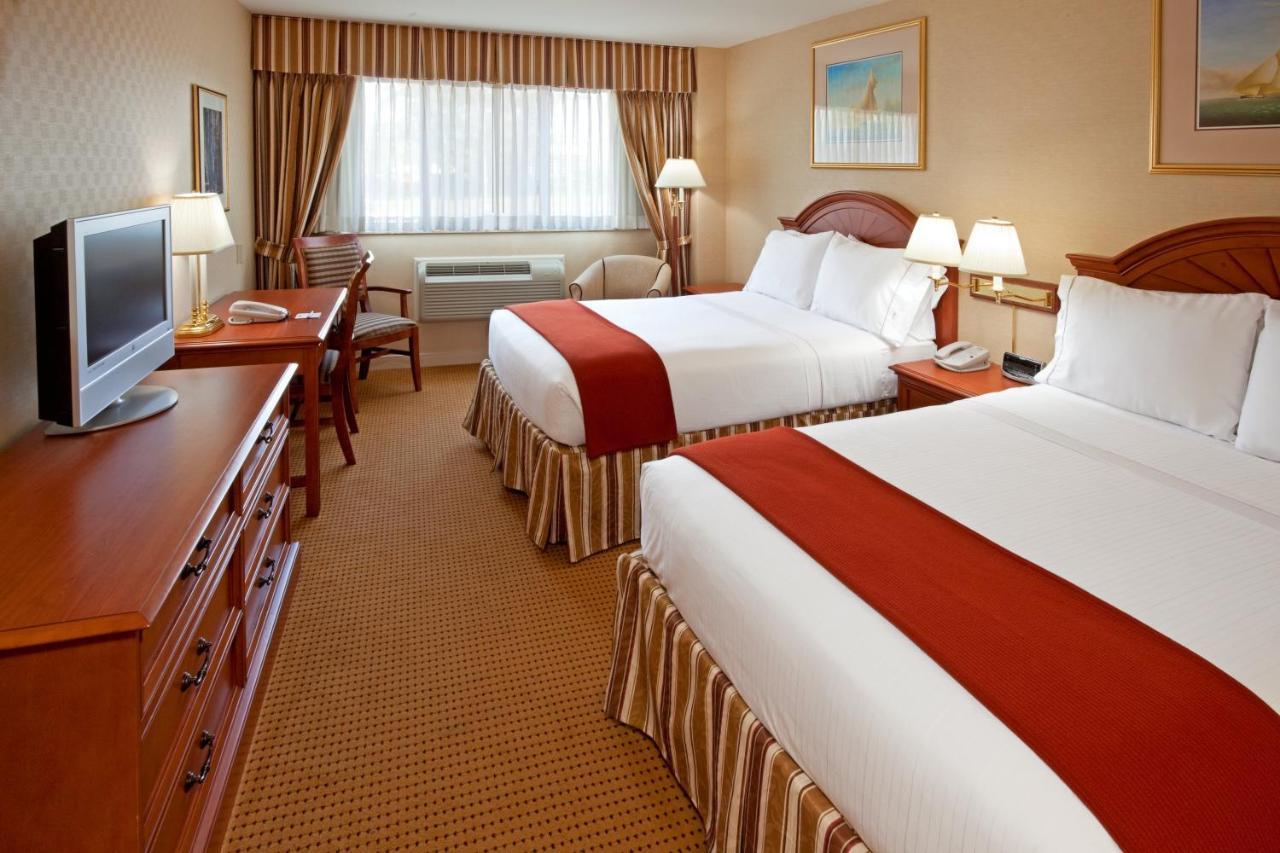 Double Room with Two Double Beds - Disability Access