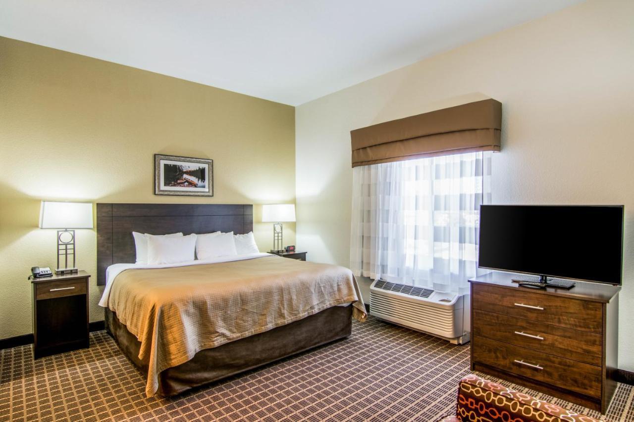 Efficiency King Suite - Accessible/Non-Smoking