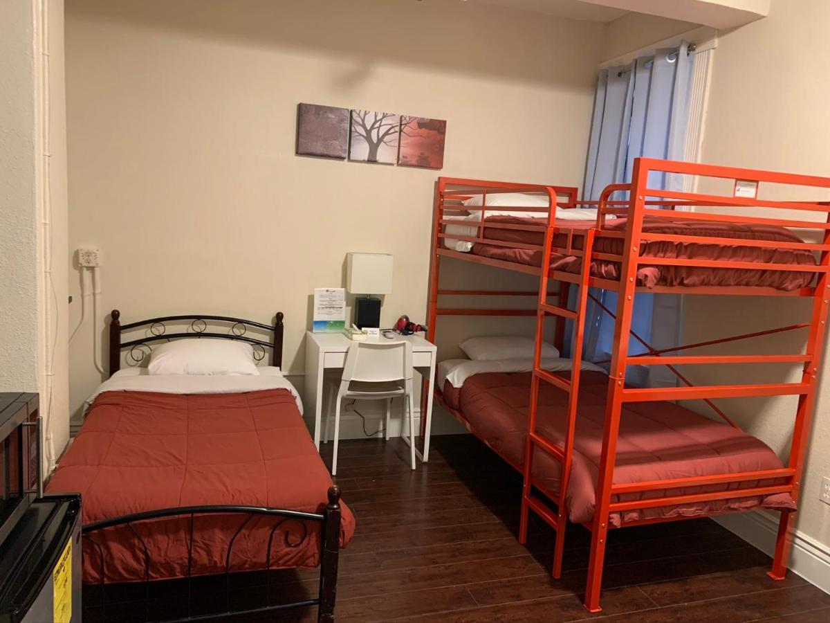 Quarto Triplo com Casa de Banho Privativa