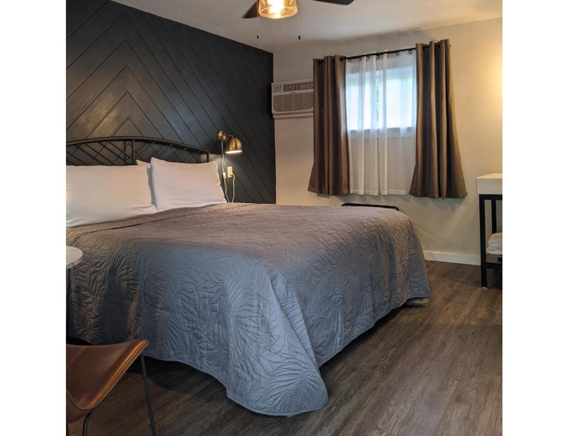 Standard King Room