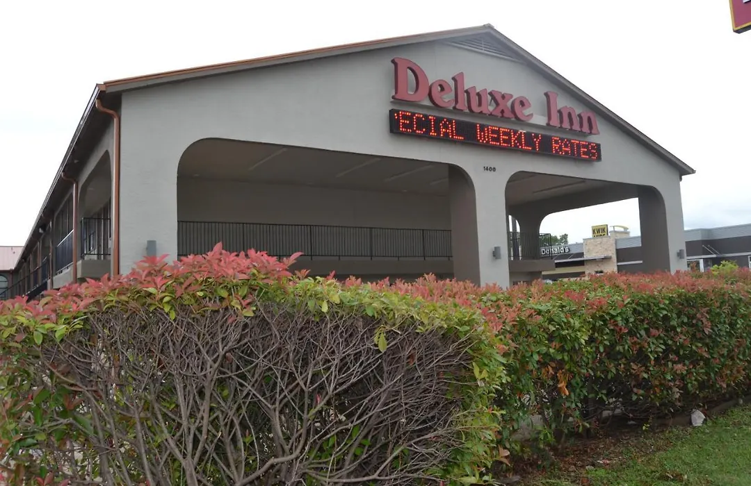 Deluxe Inn Irving-1