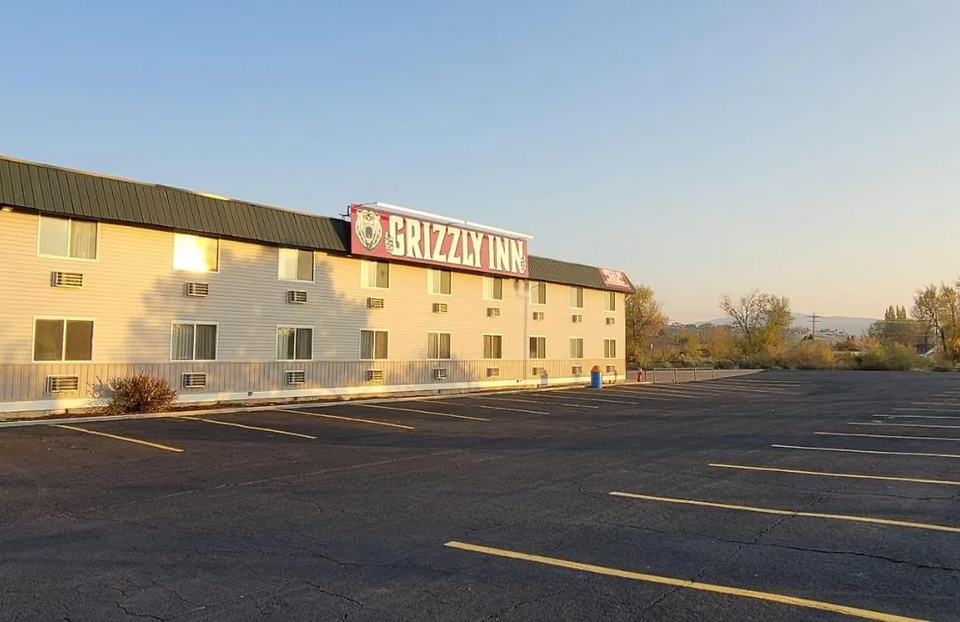 Grizzly Inn-1