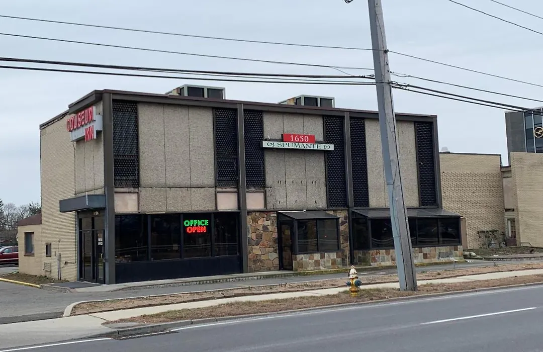 Coliseum Inn & Suites - Garden City Long Island-1