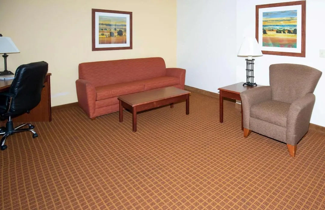 Rodeway Inn & Suites Hoisington-1