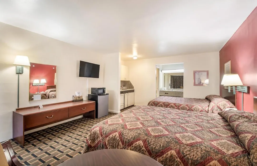 Knights Inn - Cleveland-1