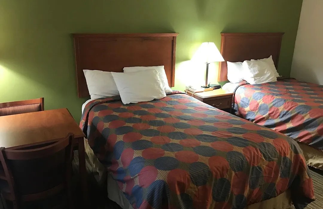 Super 8 By Wyndham Cave City-1