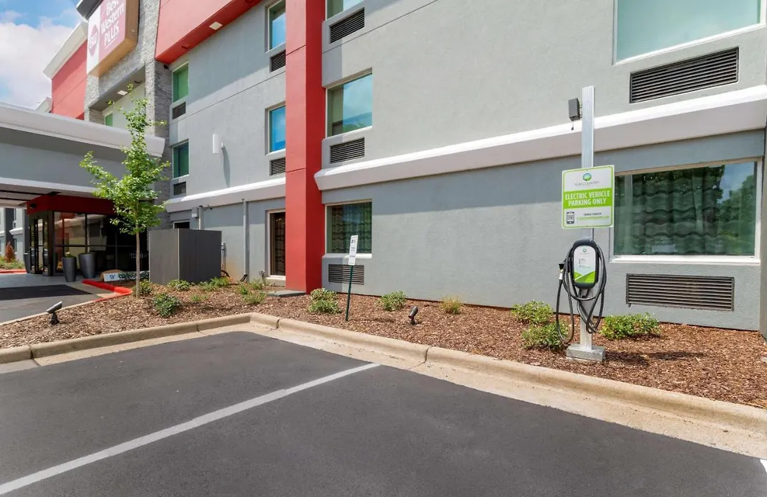 Best Western Plus Cleveland Inn & Suites-1