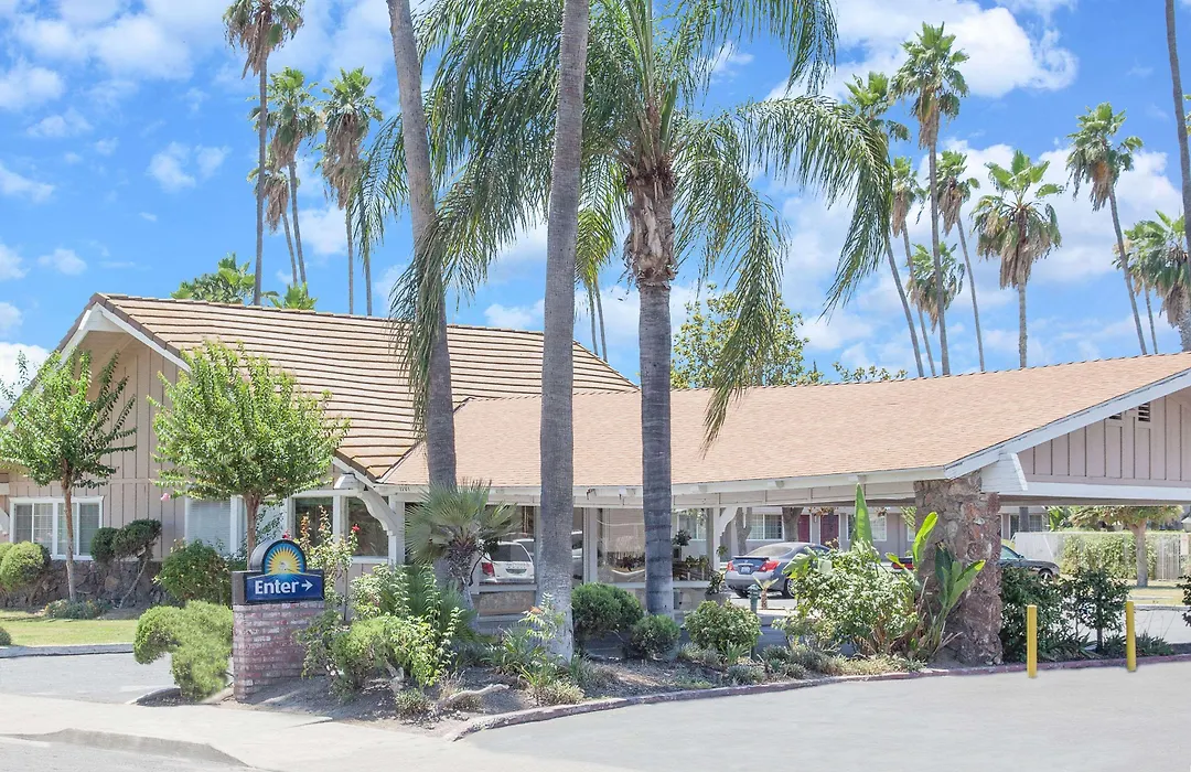 Days Inn By Wyndham Fresno Central-1