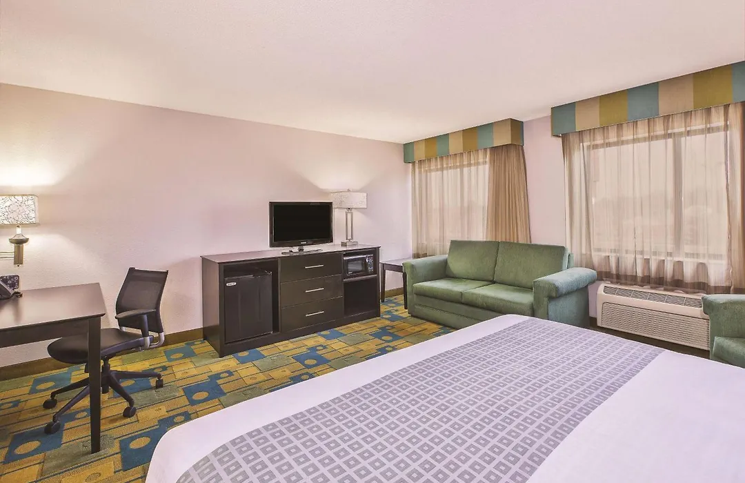 La Quinta Inn By Wyndham Toledo Perrysburg-1