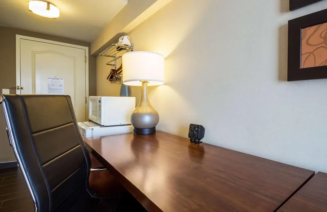 Comfort Suites At Woodbridge-1