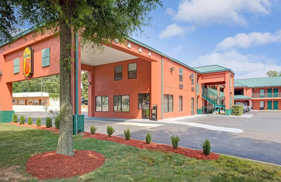 Super 8 By Wyndham Gainesville-1
