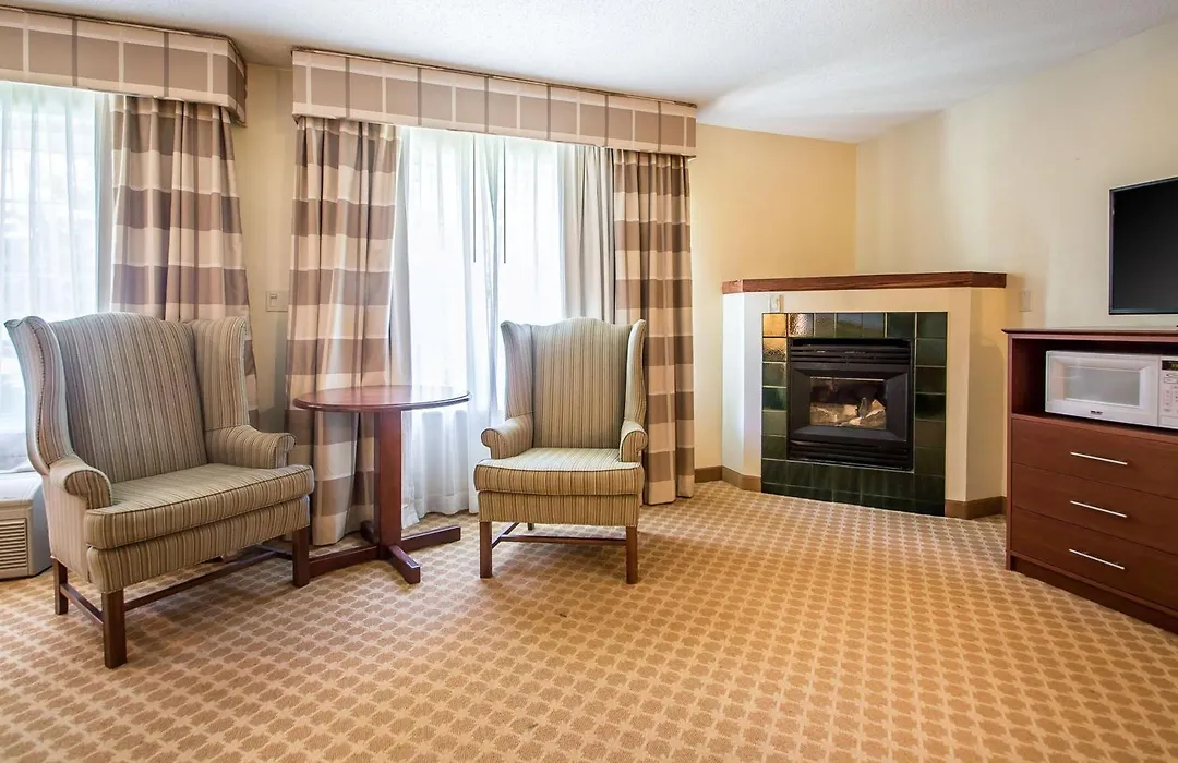 Quality Inn & Suites East Troy I-43-1