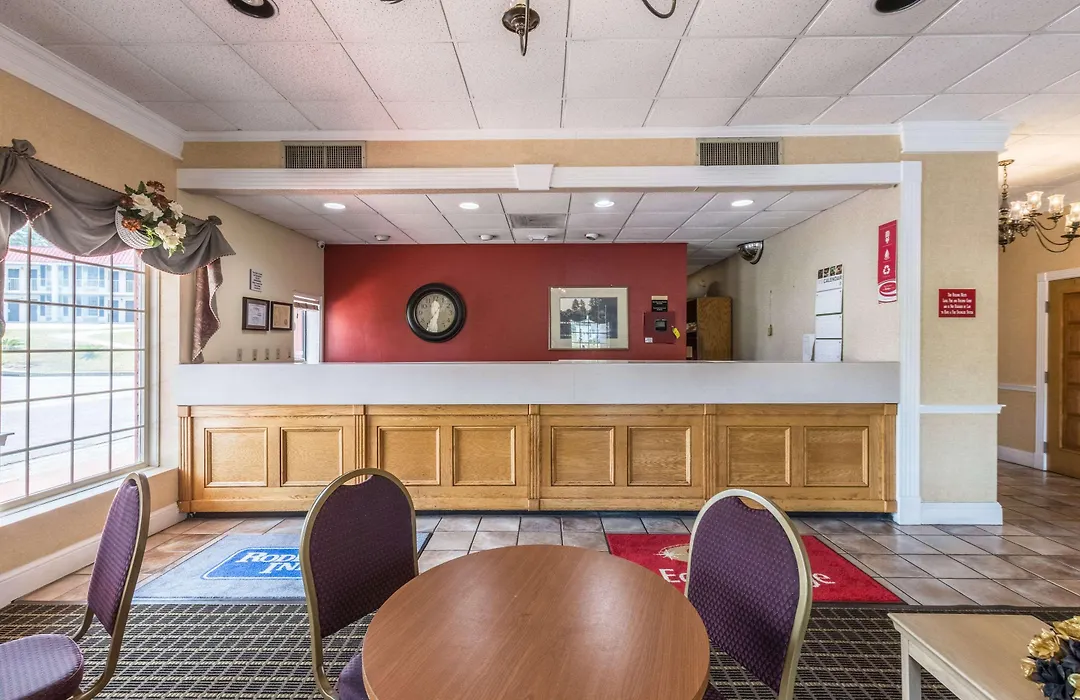 Econo Lodge Inn & Suites Orangeburg-1