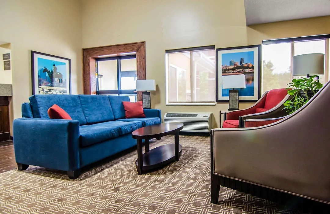 Quality Suites St. Joseph-1