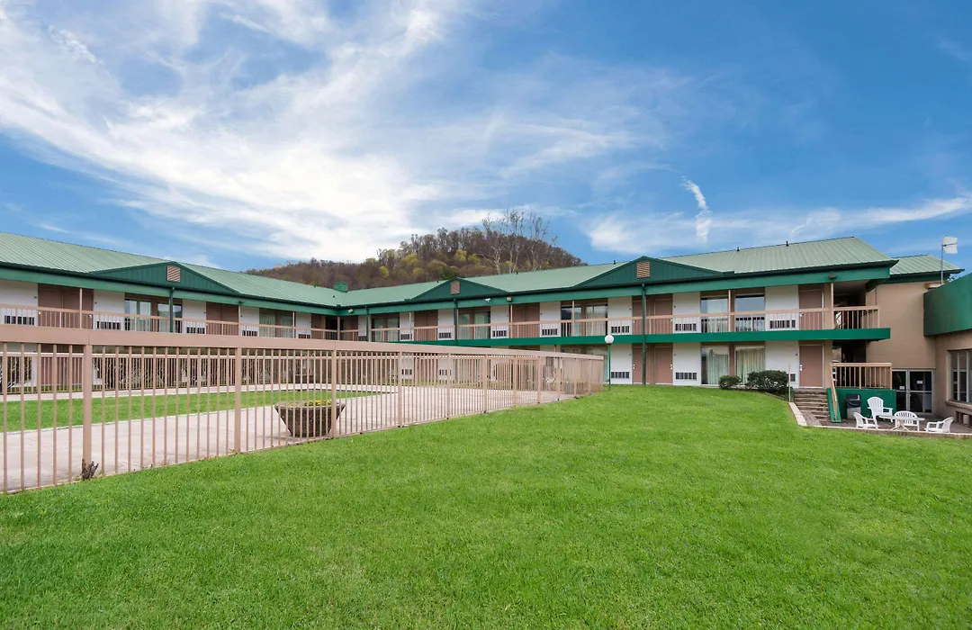Rodeway Inn And Suites-1