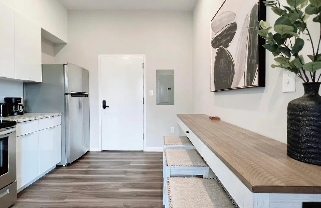 Stay At Luna On Ridge Ave-1
