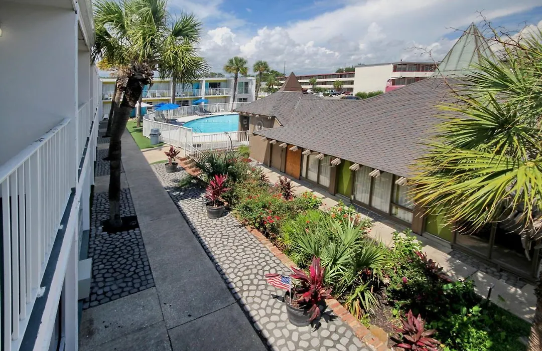 Waikiki Village-1
