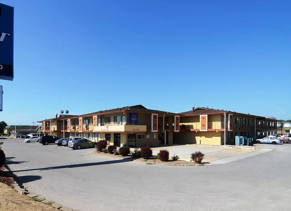 Super 7 Motel-1